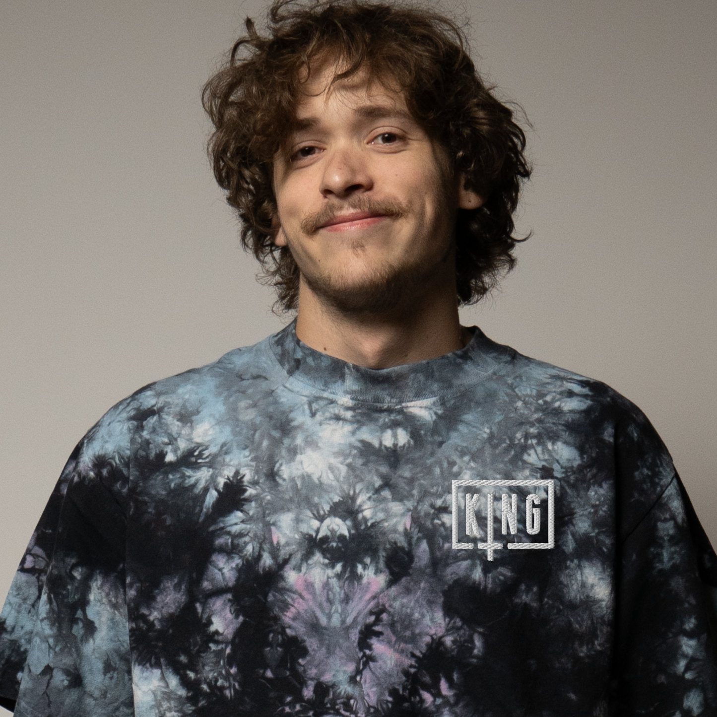 sullivan king embroidered oversized tie-dye t-shirt