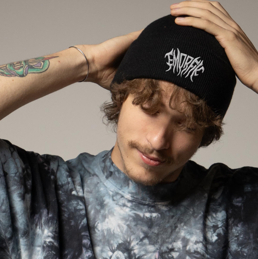 emorfik embroidered beanie